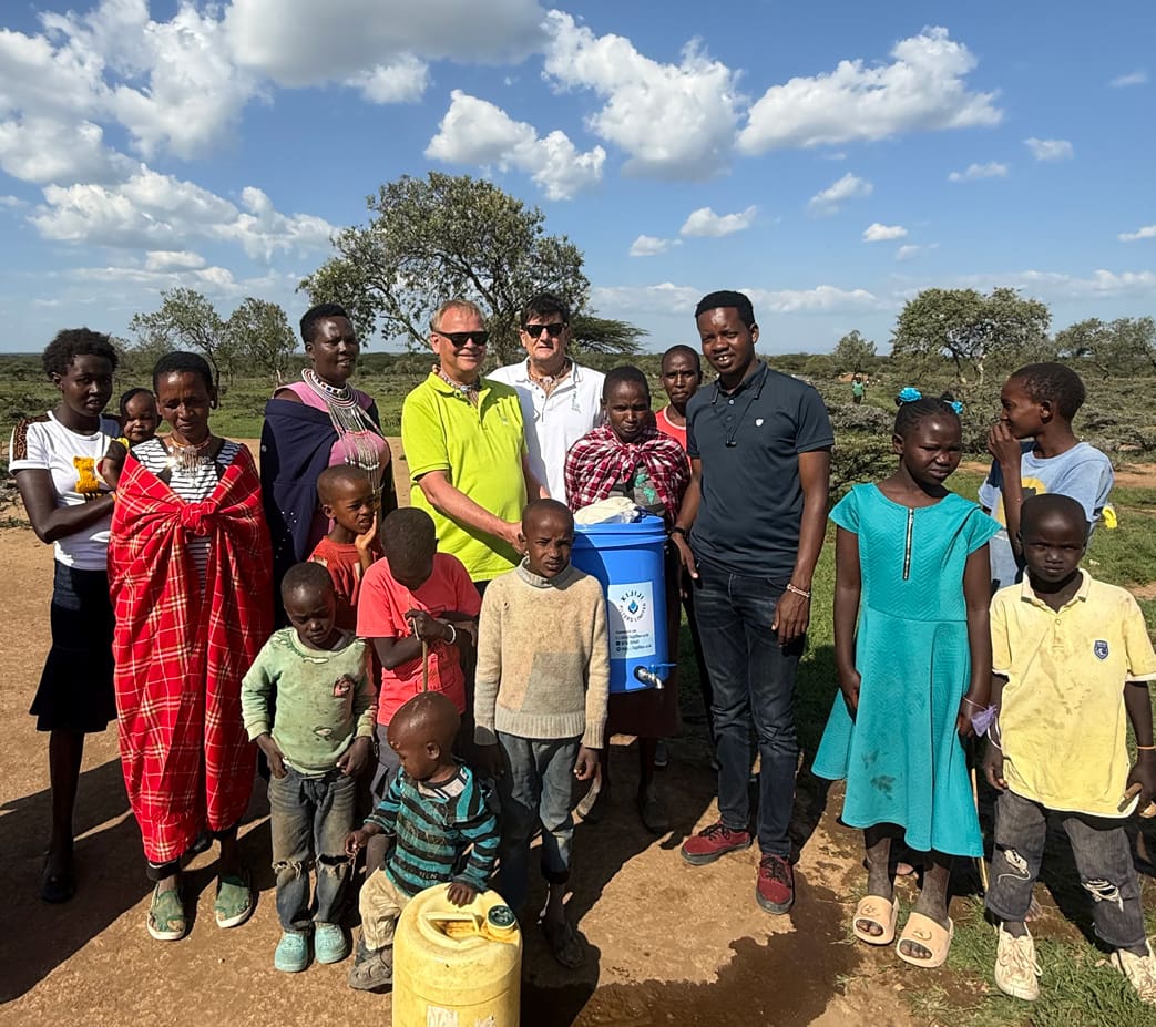 newcopro-communitues-in-kenya-receiving-clean-water-filter-donations-2